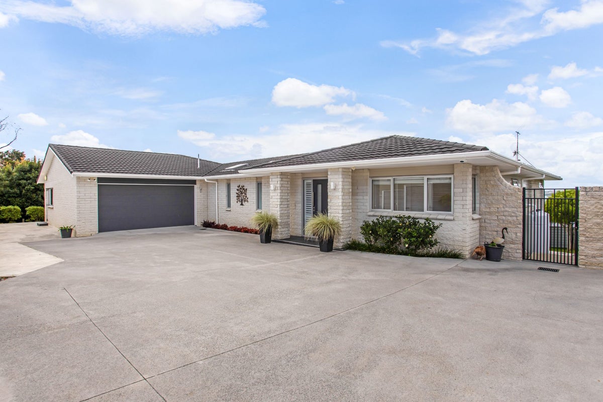 28A Churchill Road, Cockle Bay, Auckland - Carousel 2