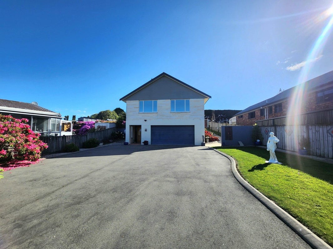 4 Leven Street, South Hill, Oamaru - Carousel 31