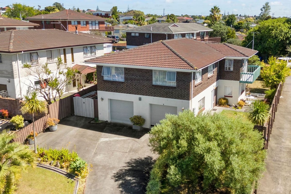 9 Darlington Place, Glendene, Auckland - Carousel 1