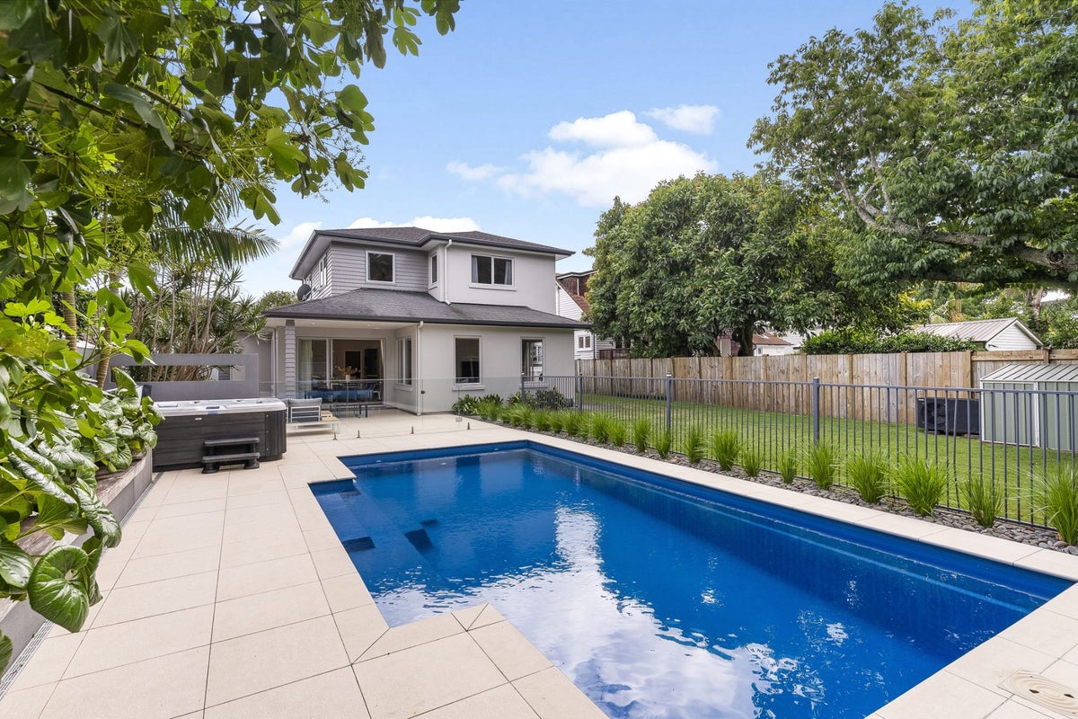 28 Banff Avenue, Epsom, Auckland - Carousel 1