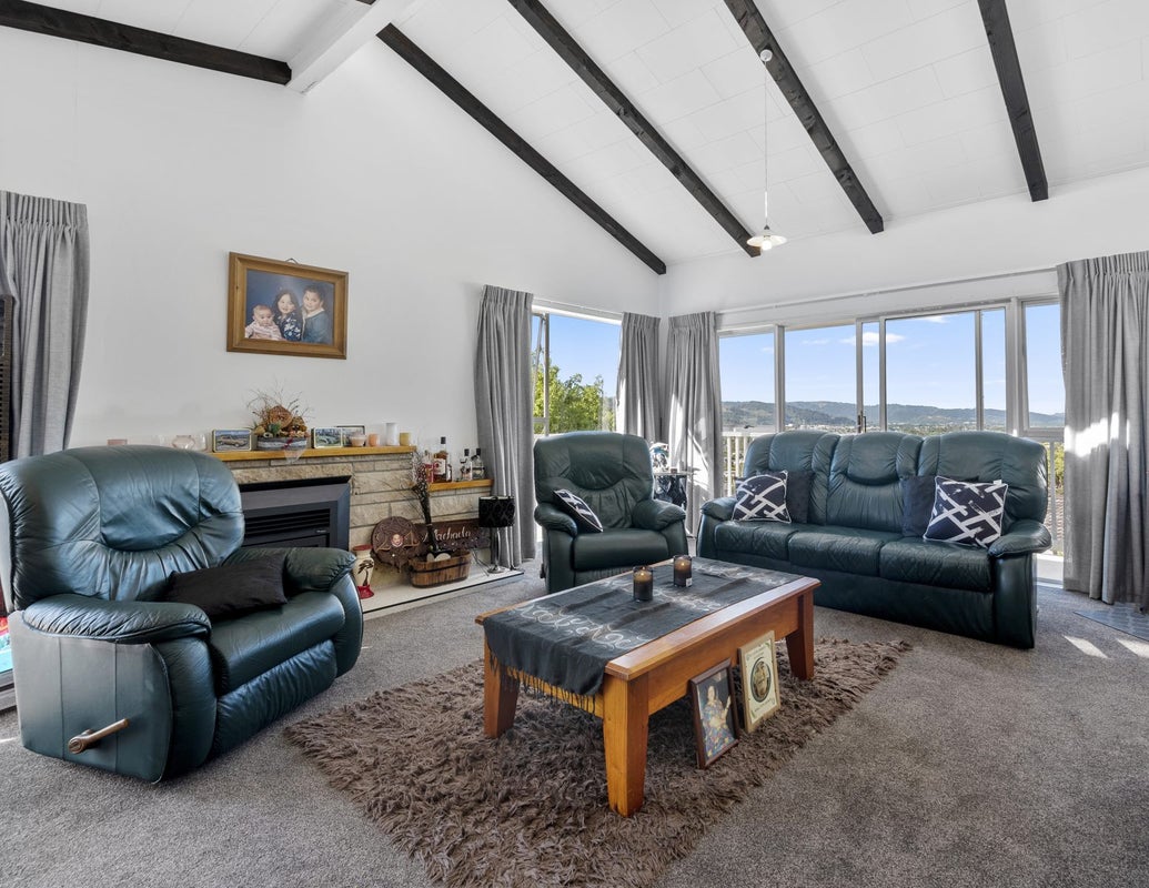 22 Sunnyview Drive, Brown Owl, Upper Hutt - Carousel 1