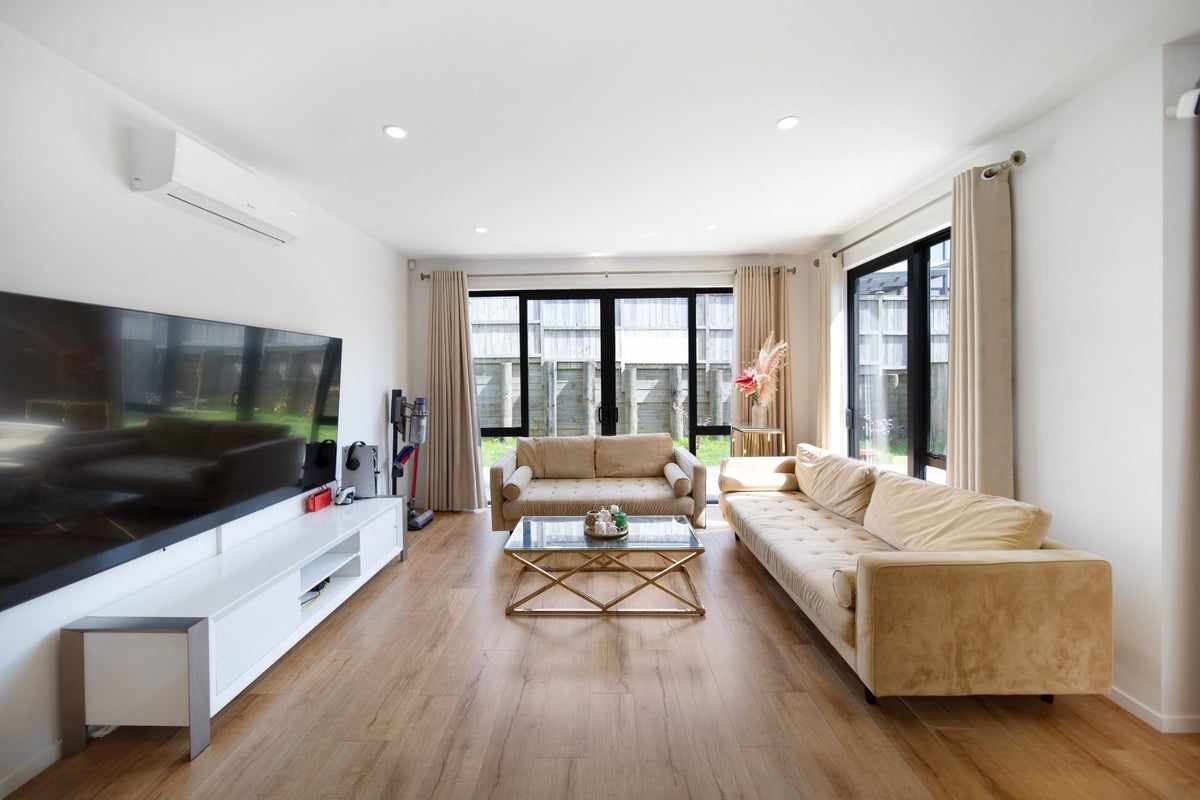 5 Cyperus street, Flat Bush, Auckland - Carousel 2
