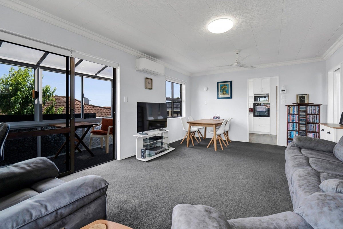 19A Tukapa Street, Westown, New Plymouth - Carousel 1