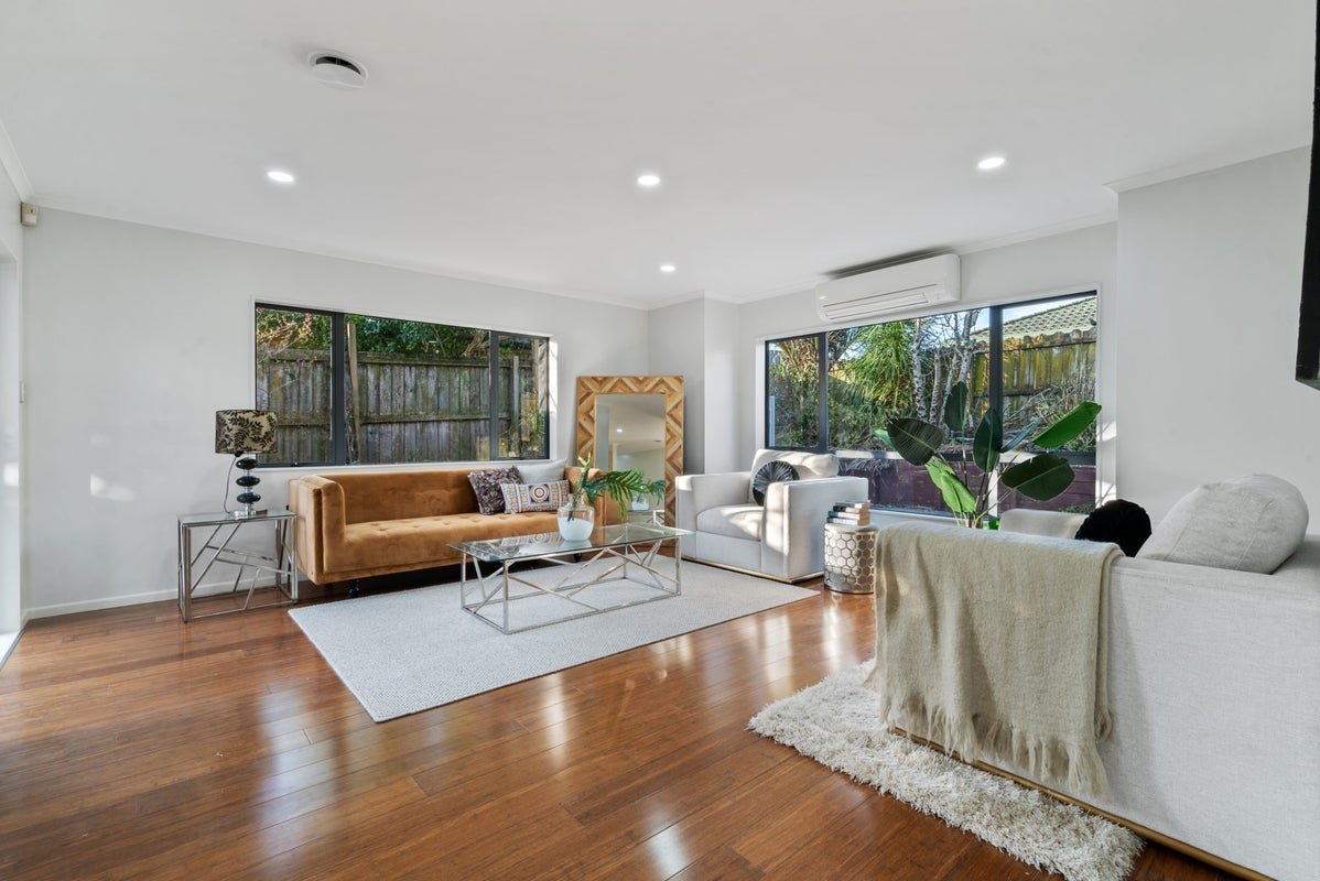 43 Glenveagh Park Drive, Weymouth, Auckland - Carousel 2