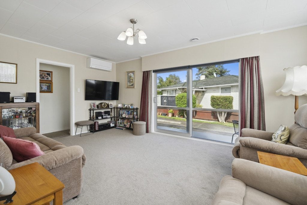 15 Riversdale Road, Clouston Park, Upper Hutt - Carousel 1