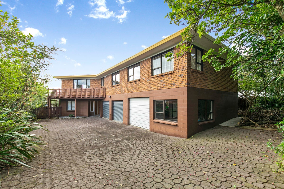 121 Te Atatu Road, Te Atatu South, Auckland - Carousel 2