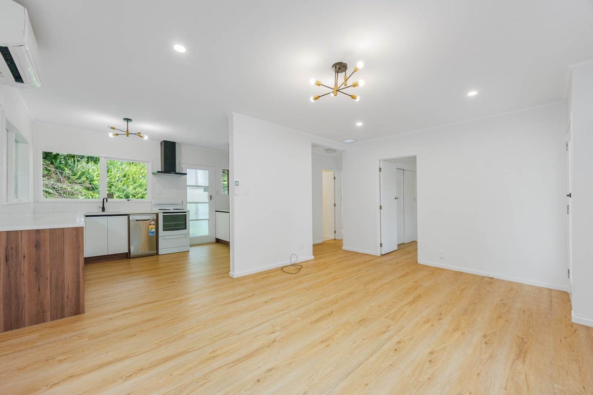 1/27 Glencoe Road, Browns Bay, Auckland - Carousel 1