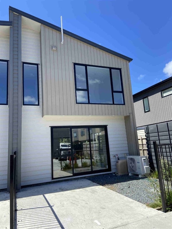 1/36 Edmonton Road, Henderson, Auckland - Carousel 2