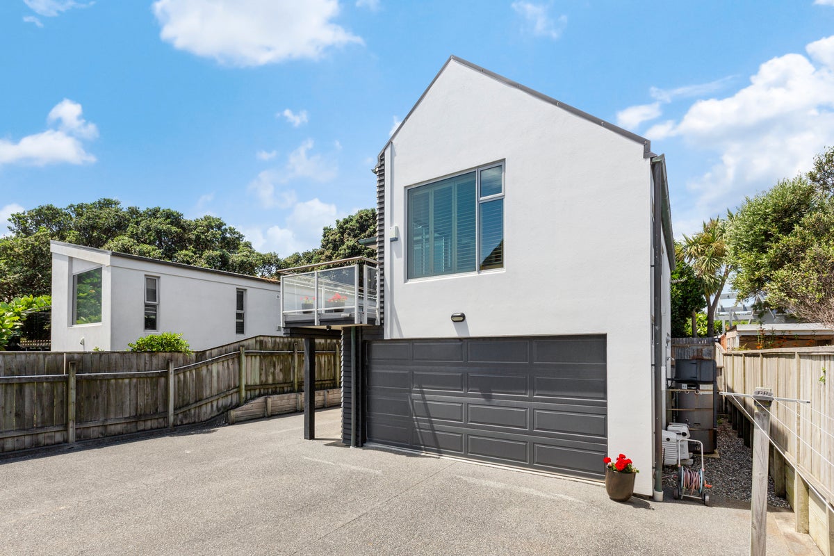 6A Sunset Parade, Plimmerton, Porirua - Carousel 22