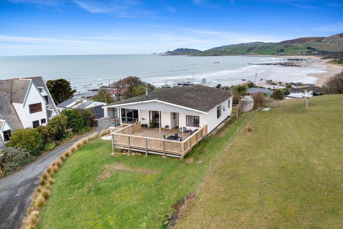 22 Esplanade, Kaka Point, Balclutha - Carousel 1