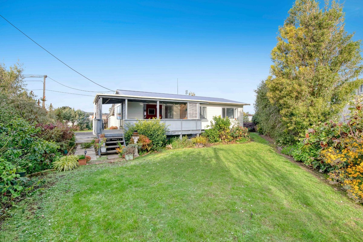 6 Parakai Avenue, Parakai, Helensville - Carousel 1