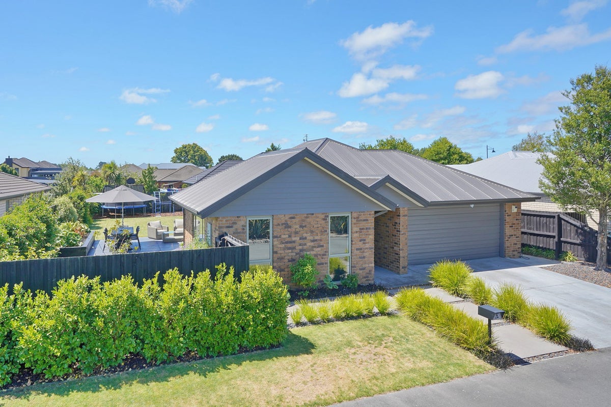 3 Te Pihopa Way, Aidanfield, Christchurch - Carousel 24