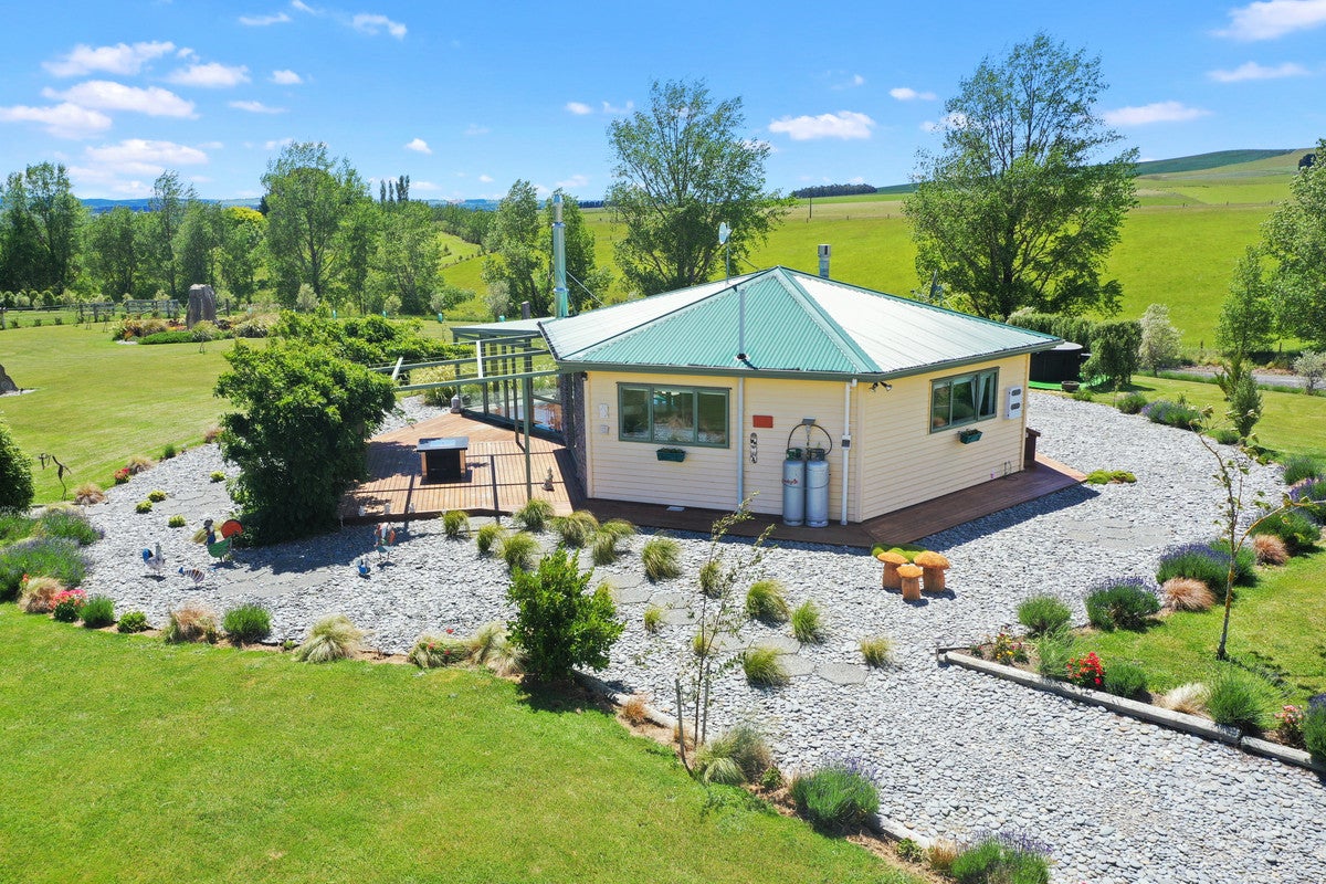 1463 Taiko Road, Cave - Carousel 1