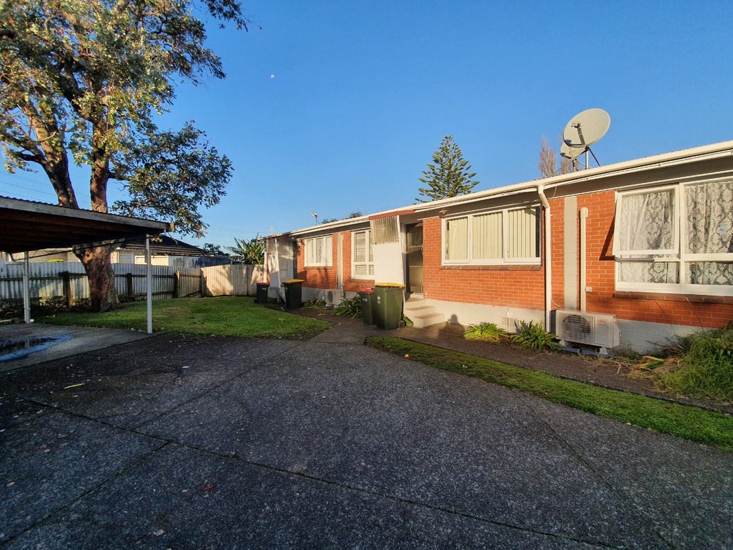 2/312 Massey Road, Mangere East, Auckland - Carousel 1