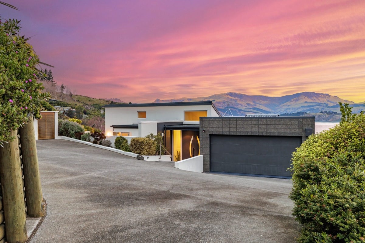92F Governors Bay Road, Cass Bay, Lyttelton - Carousel 2
