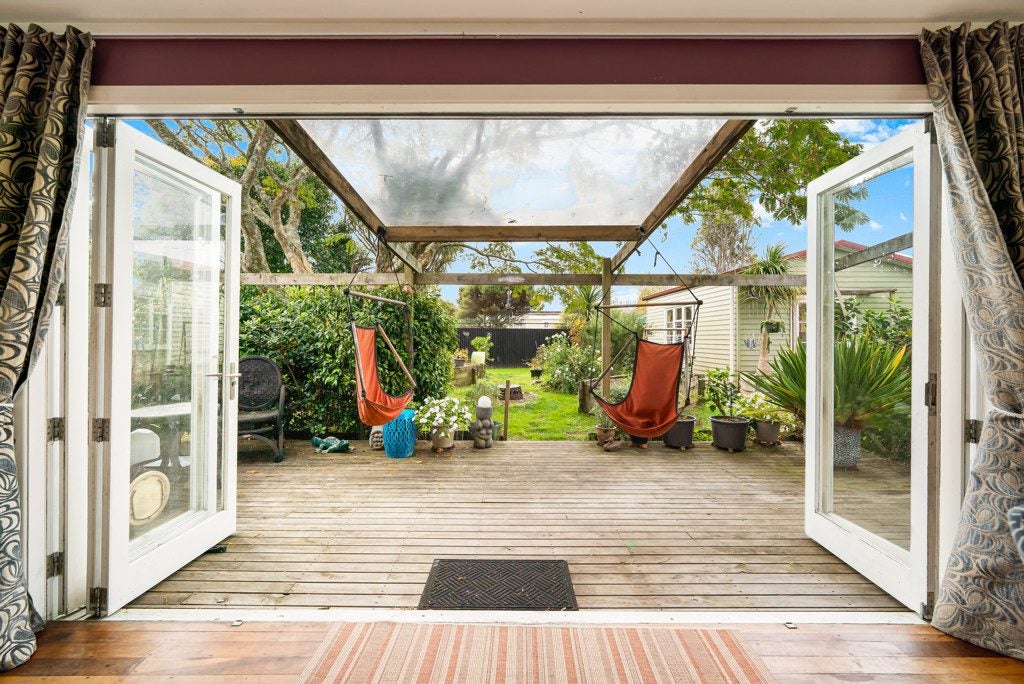 8 Duke Street, Mount Roskill, Auckland - Carousel 1