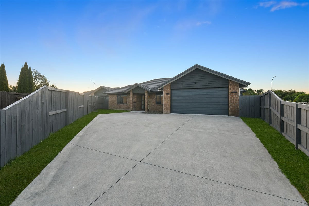 37 Whitney Place, Rototuna North, Hamilton - Carousel 25