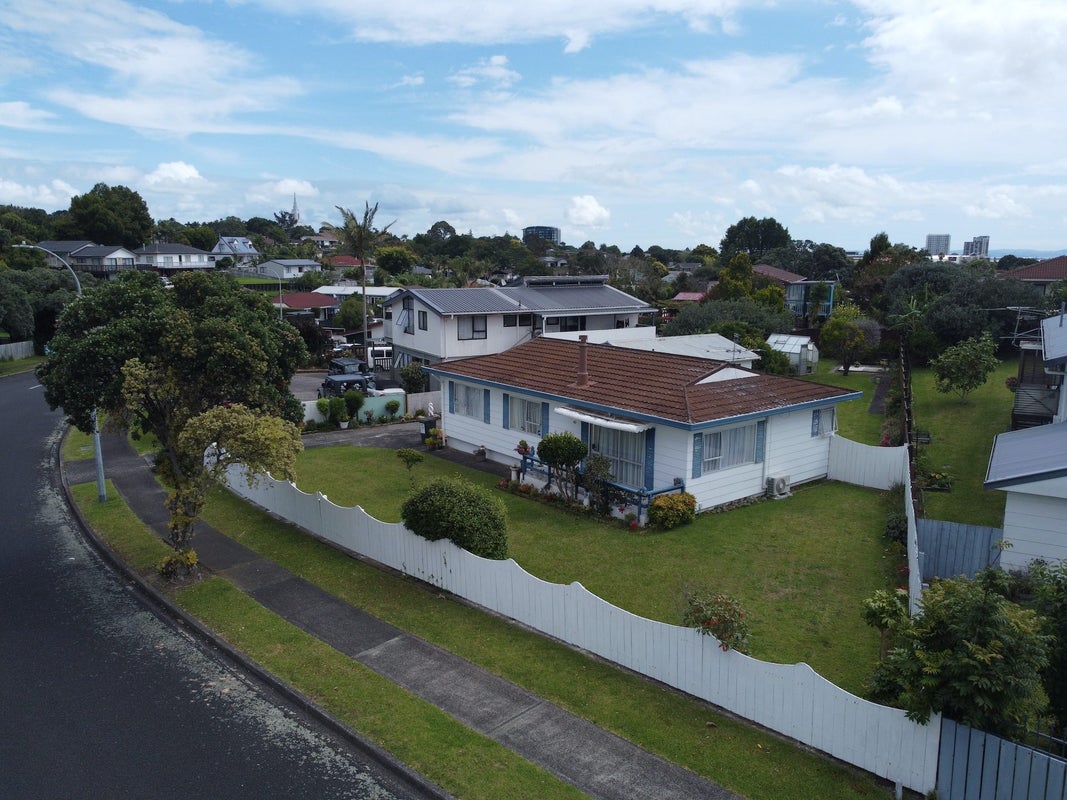 40 Charntay Avenue, Clover Park, Auckland - Carousel 1