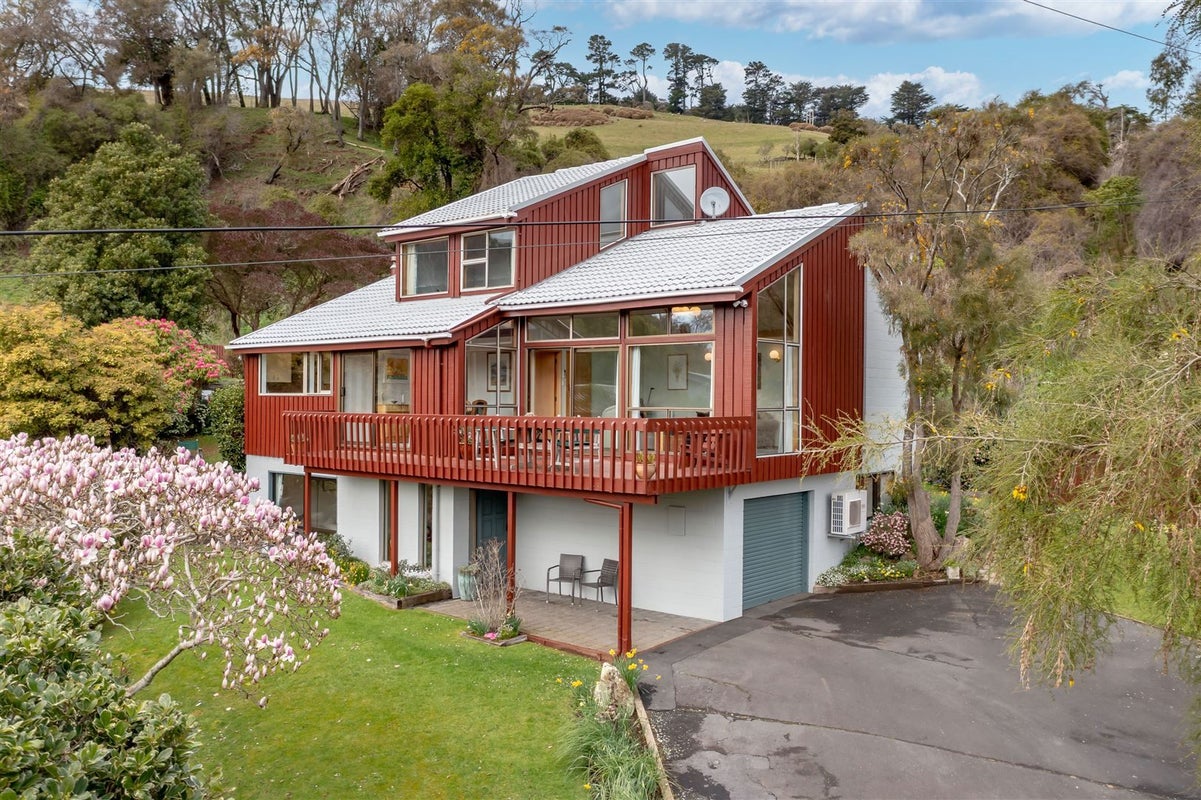 22 Howard Street, Macandrew Bay, Dunedin - Carousel 2