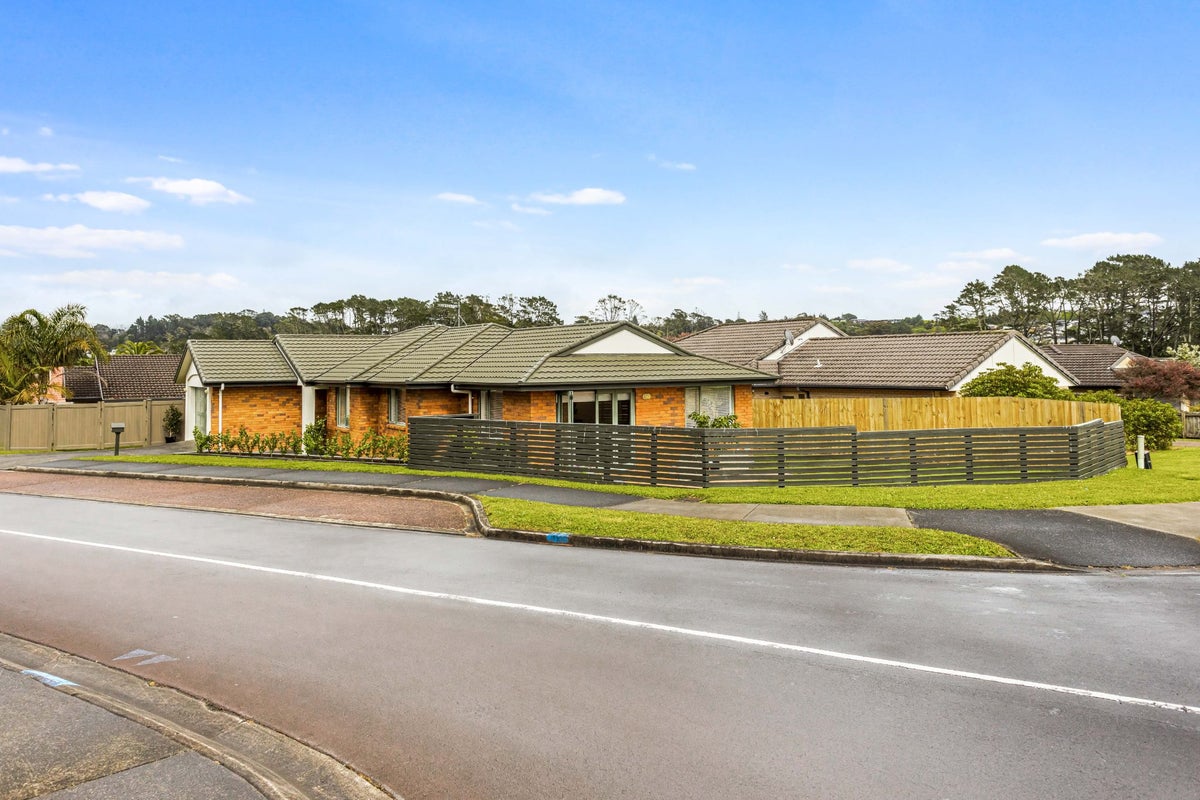 6 Brookwood Drive, Henderson, Auckland - Carousel 2