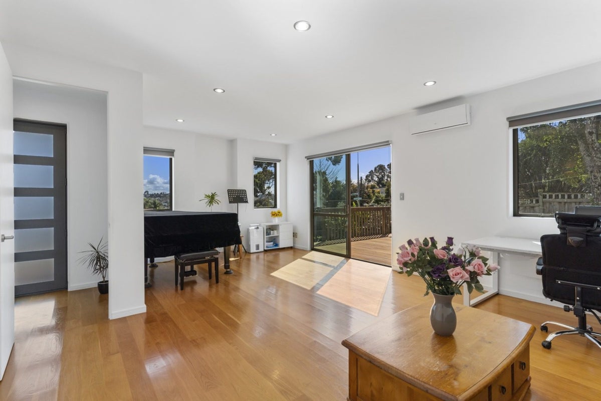 12A Blakeborough Drive, Forrest Hill, Auckland - Carousel 2