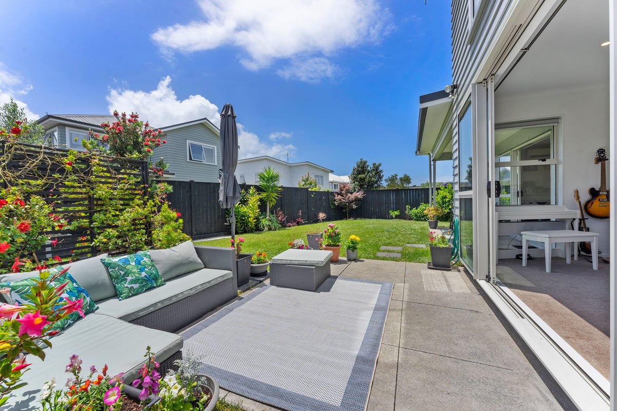 8 Onekura Street, Red Beach, Whangaparaoa - Carousel 1