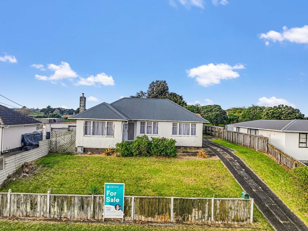 90 Manuka Street, Castlecliff, Whanganui - Carousel 1