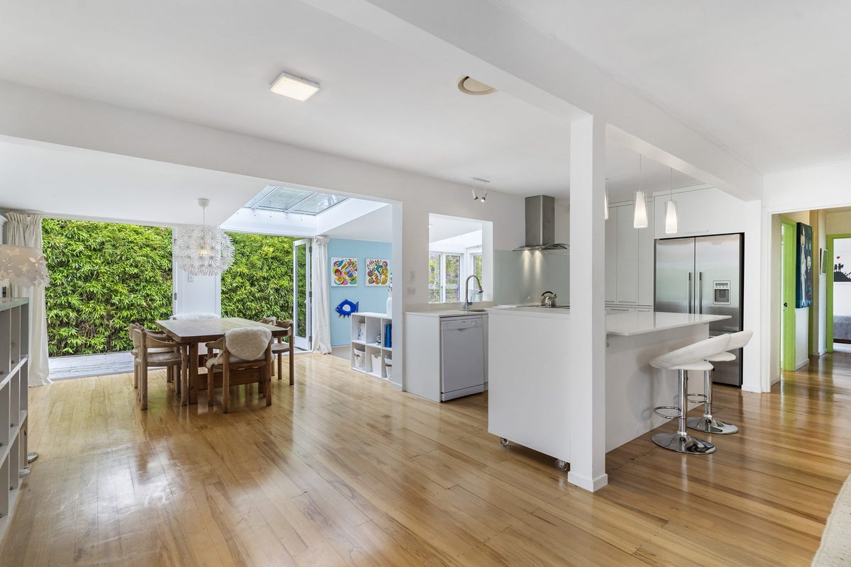 16 Coroglen Avenue, Birkenhead, Auckland - Carousel 2