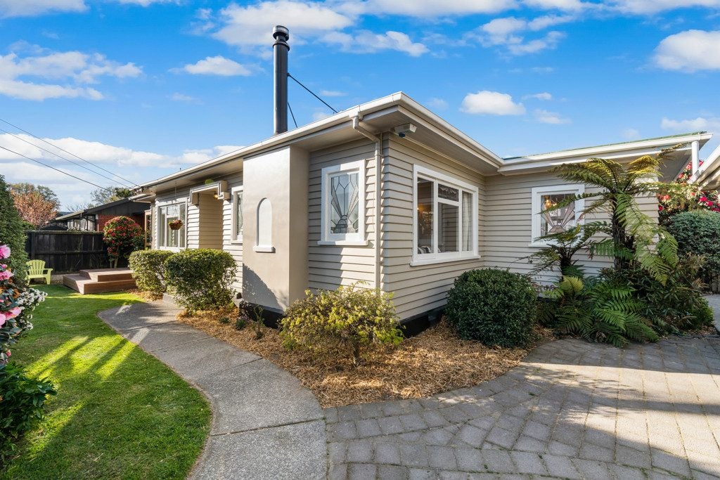 1/2 Barrington Street, Somerfield, Christchurch - Carousel 1