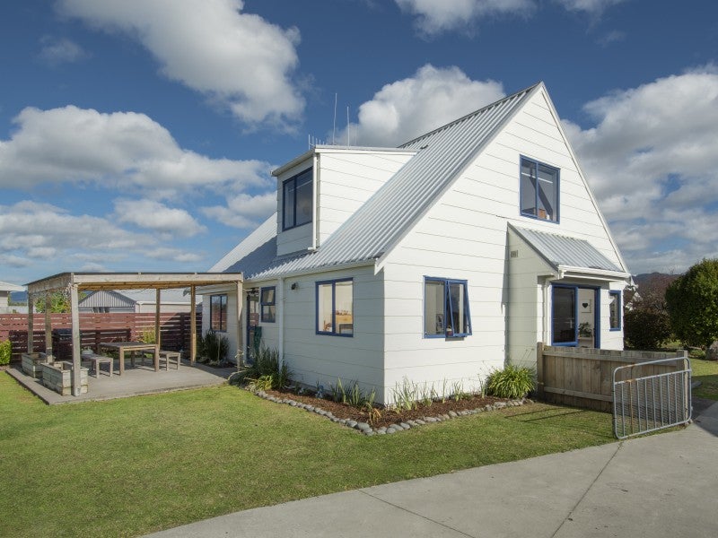 8 Katterns Street, Katikati, Katikati - Carousel 1