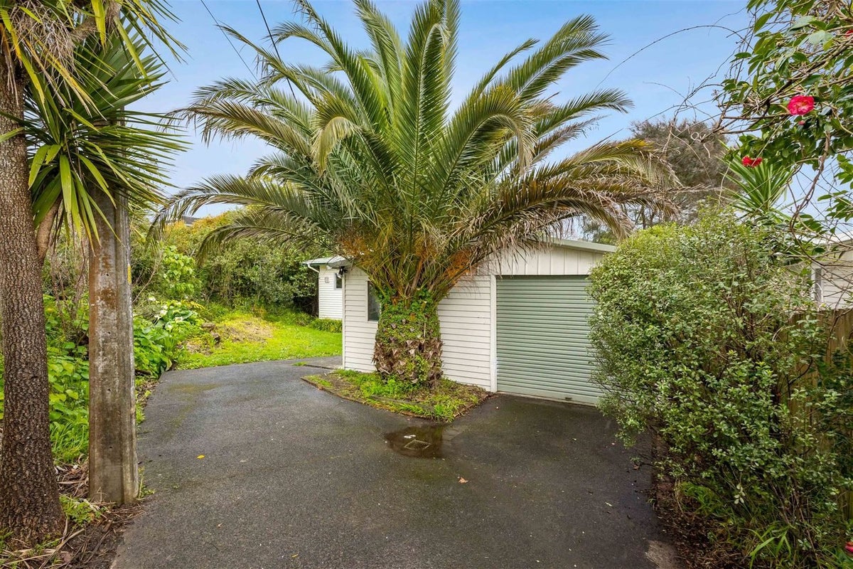 16 Springside Place, New Lynn, Auckland - Carousel 11
