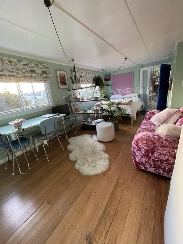 28 Scarborough Terrace, Mount Victoria, Wellington - Carousel 1