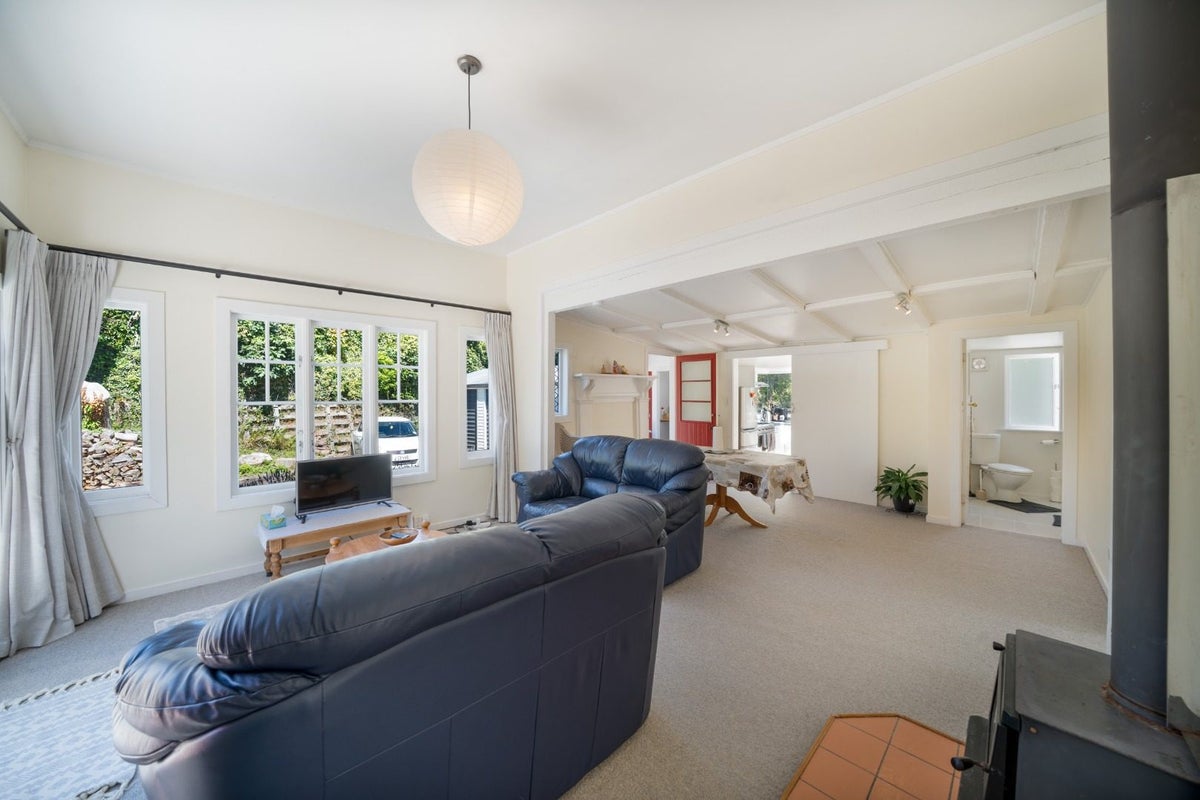 219 Middleton Road, Churton Park, Wellington - Carousel 10