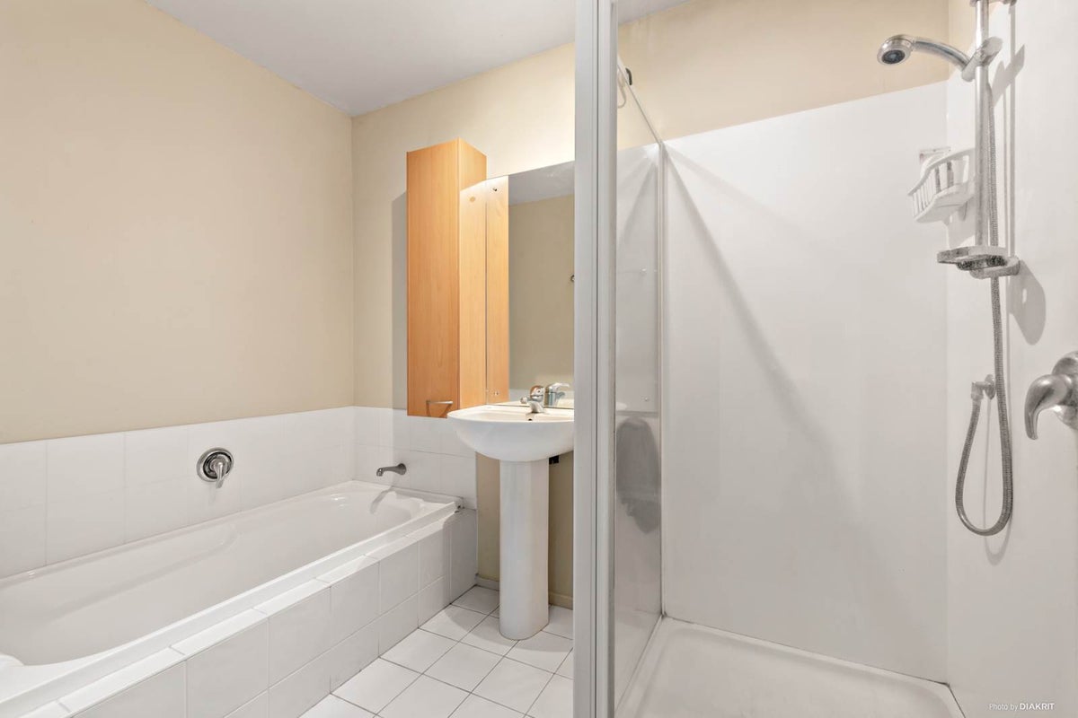 3/11 Spencer Road, Oteha, Auckland - Carousel 1