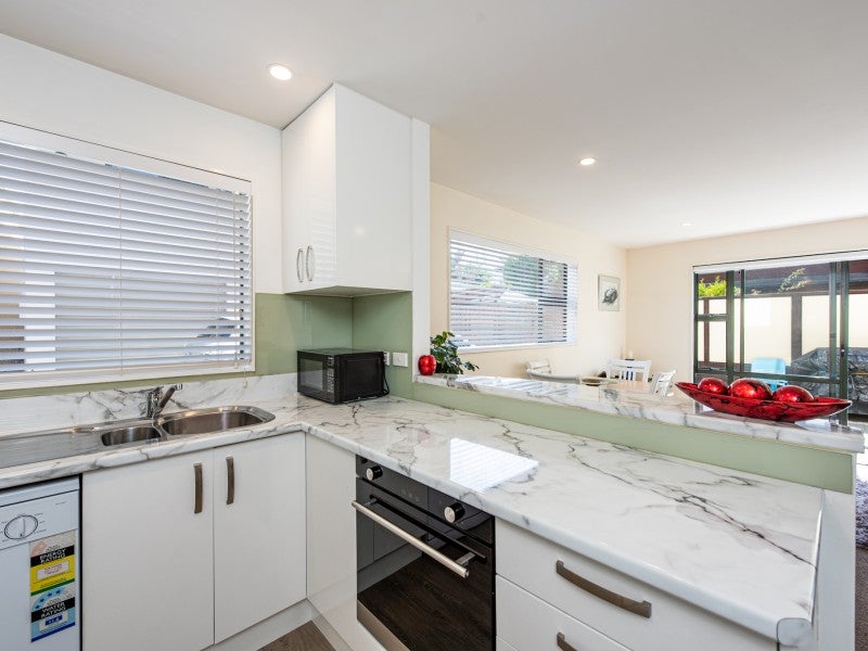 2/144A Karori Road, Karori, Wellington - Carousel 1