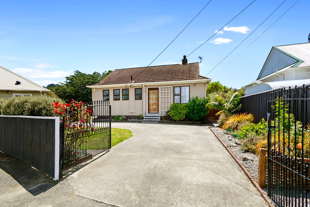 10 Bryant Grove, Taita, Lower Hutt - Carousel 1