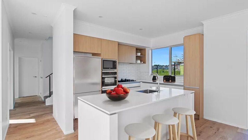 15 Taikura Avenue, Red Beach - Carousel 2