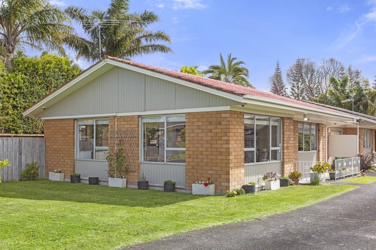 1/3 Papatahi Place, Henderson, Auckland - Carousel 1