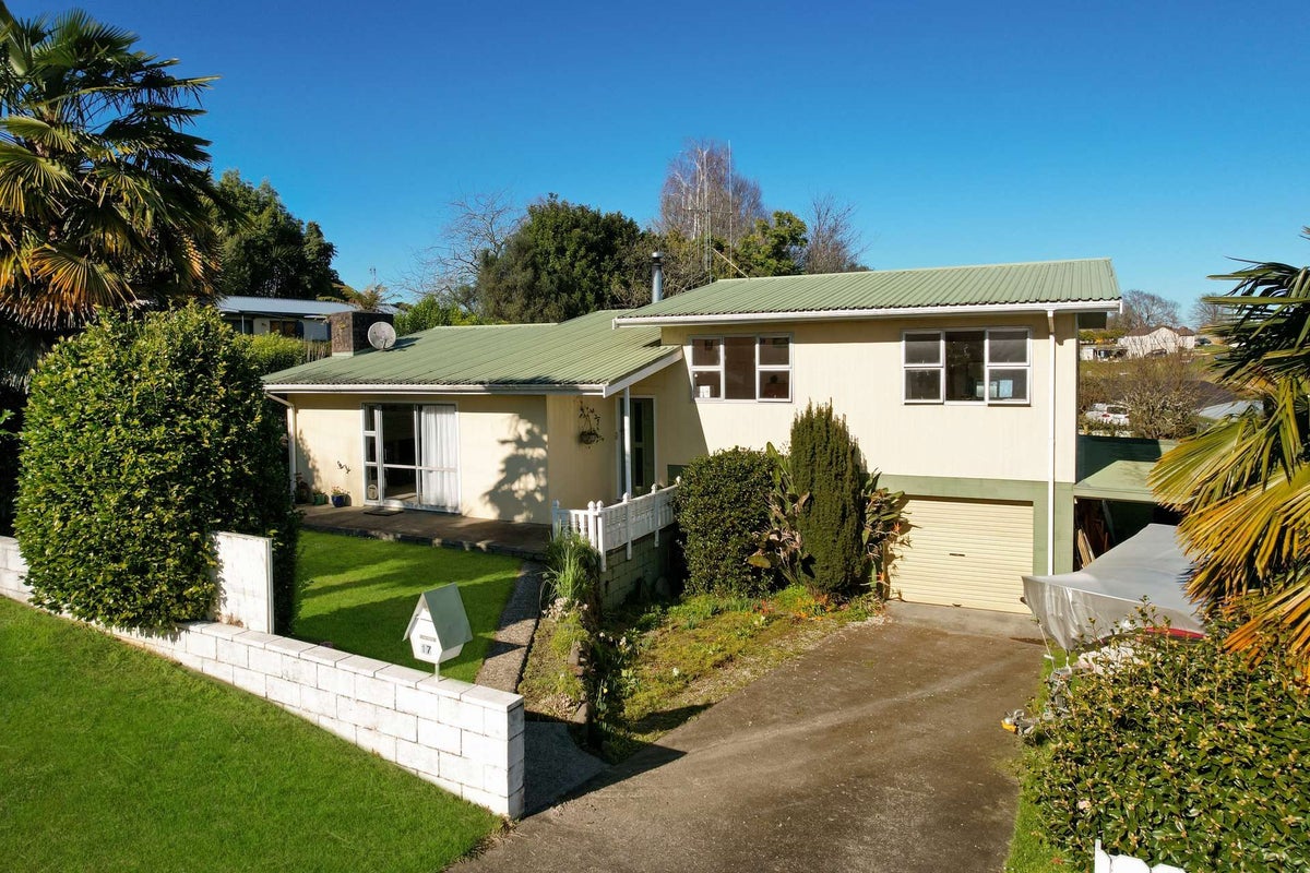 17 Galloway Street, Kihikihi, Te Awamutu - Carousel 1