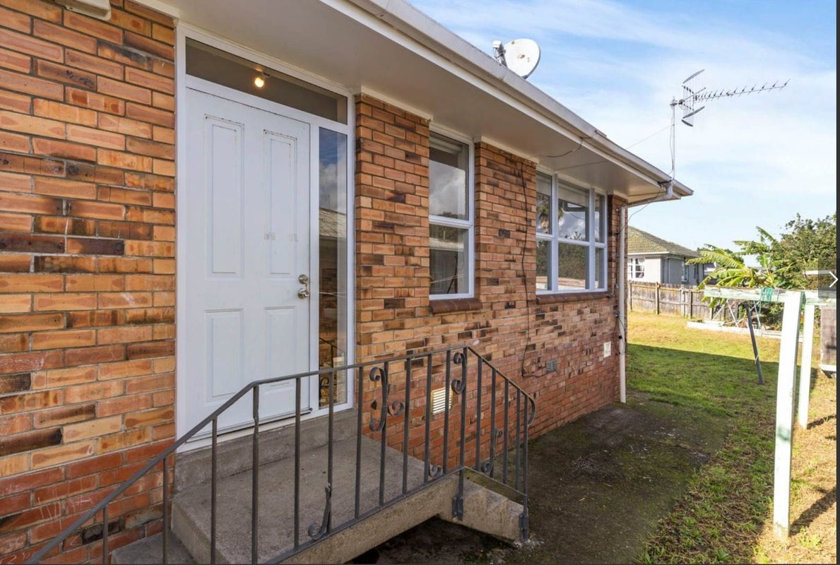 3/2 Browns Road, Manurewa, Auckland - Carousel 1