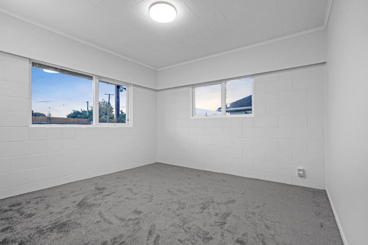 15 Burbridge Road, Favona, Auckland - Carousel 2