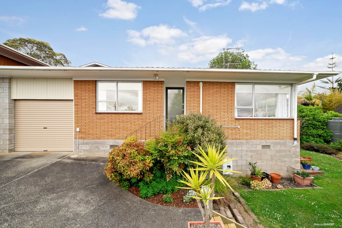2/20 Morriggia Place, Bayview, Auckland - Carousel 1