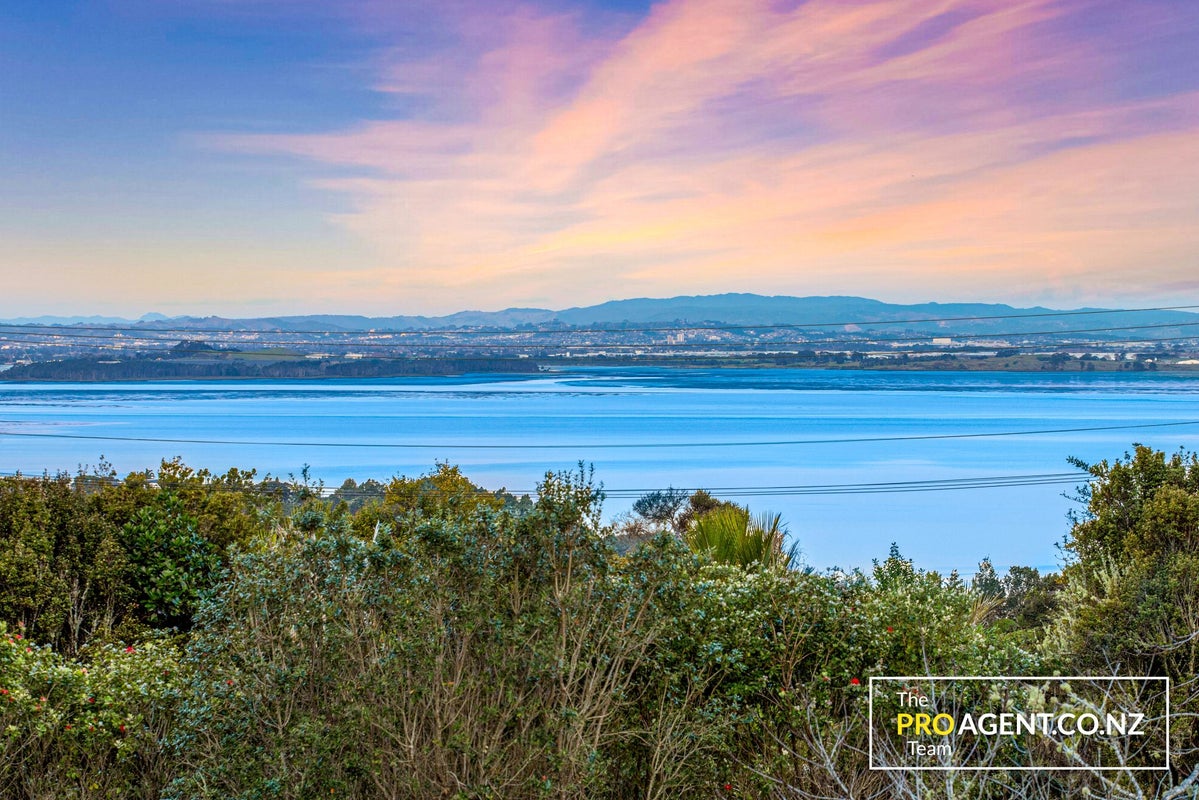 28 Tane Road, Laingholm, Auckland - Carousel 1
