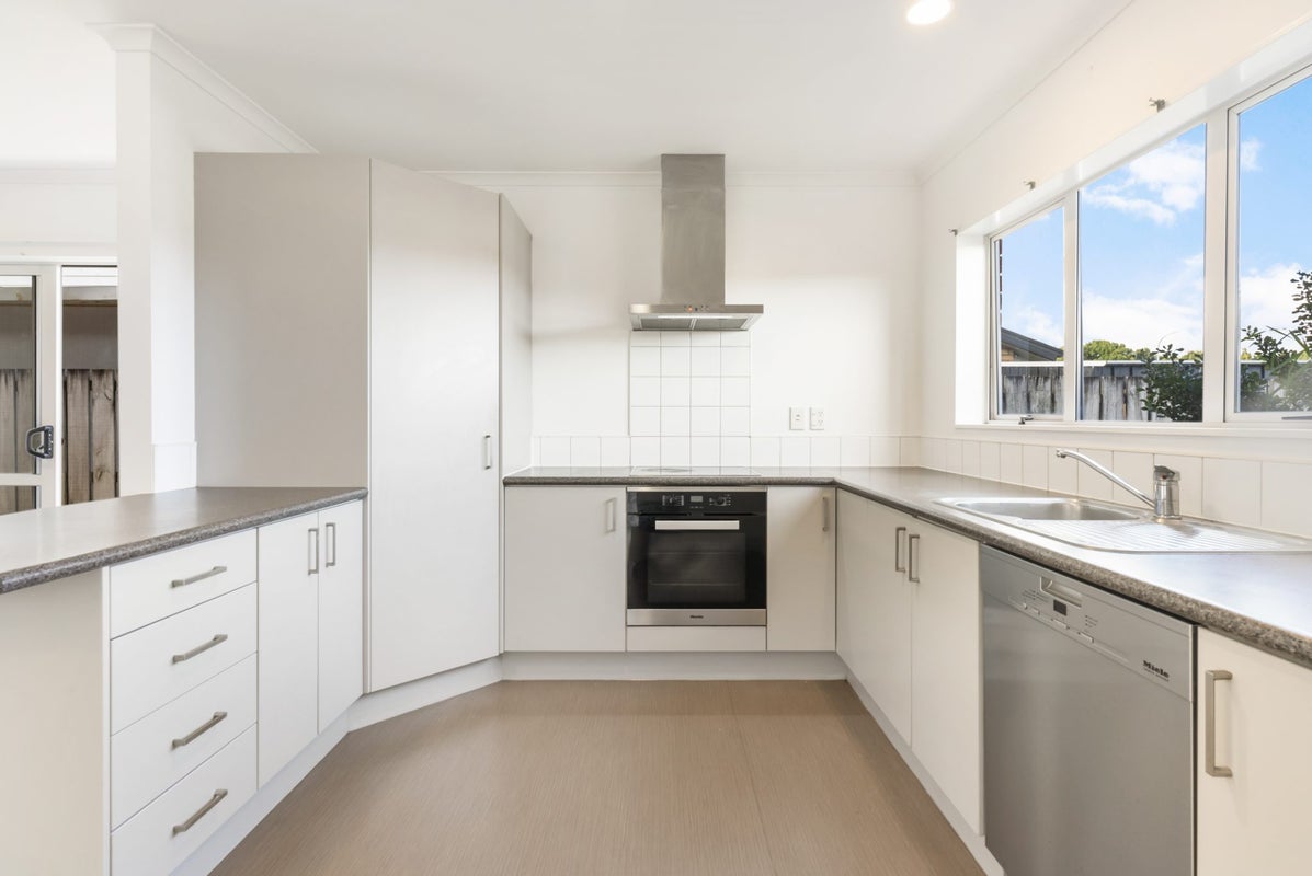 28 Roy Douglas Place, Favona, Auckland - Carousel 2