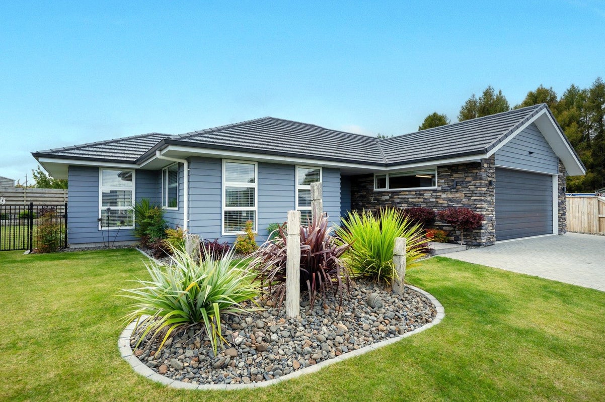 5 Larches Lane, Kinloch, Taupo - Carousel 1