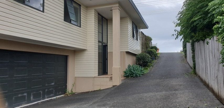 80 Sunset Road, Unsworth Heights, Auckland - Carousel 1