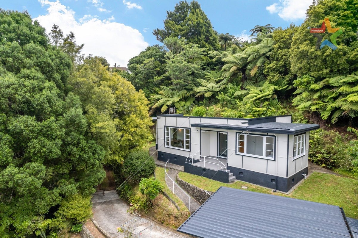 4 Powell Road, Kelson, Lower Hutt - Carousel 1