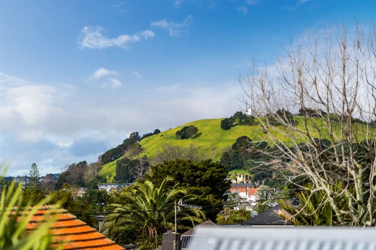 65 Old Lake Road, Narrow Neck, Auckland - Carousel 22
