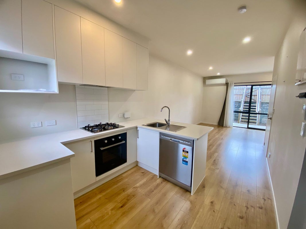 4 Creekside Way, Flat Bush, Auckland - Carousel 2