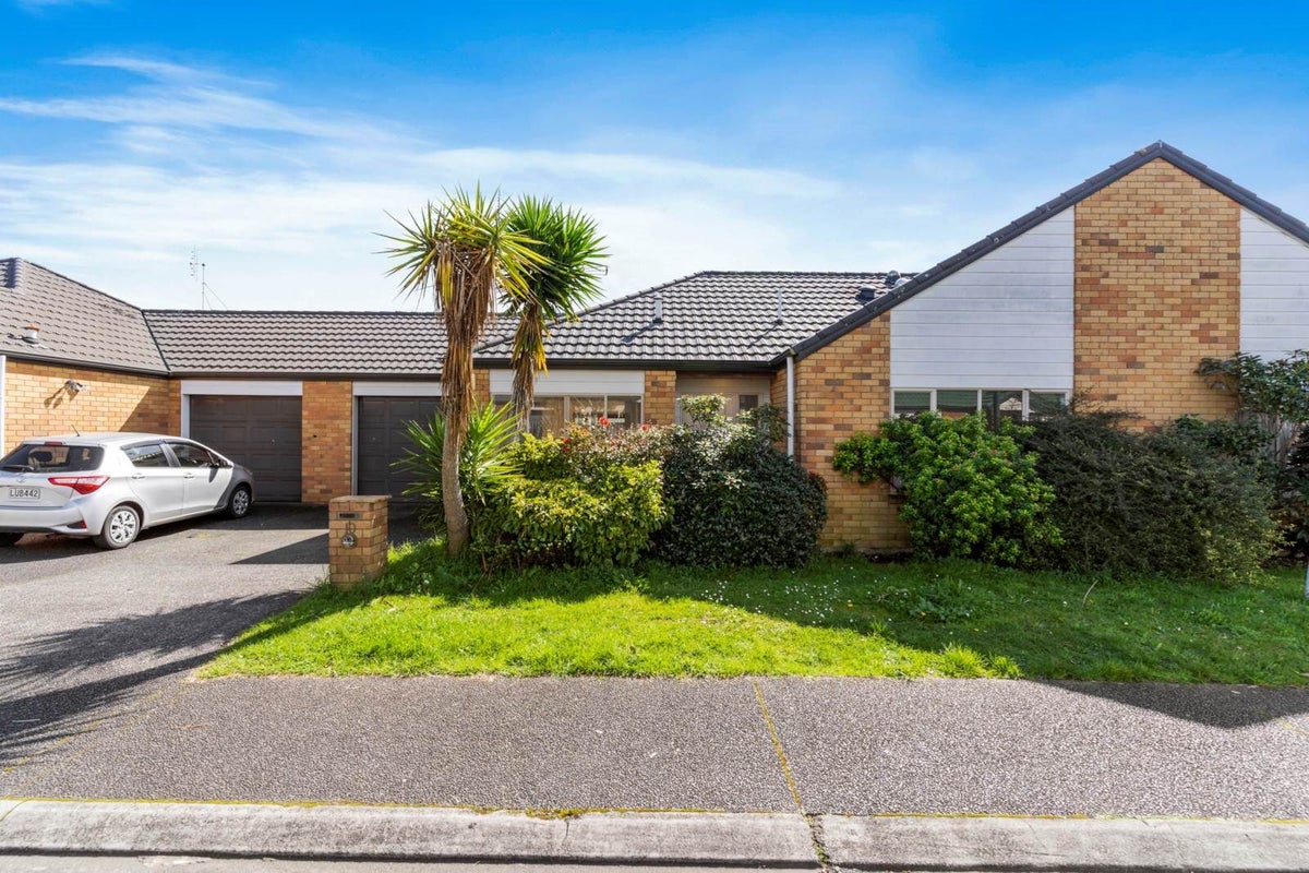 10 Drummond Drive, Ranui, Auckland - Carousel 1